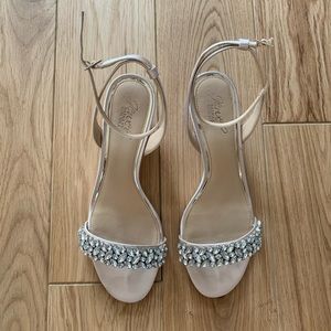 Badgley Mischka Jewel bellevue shoe. Size 8